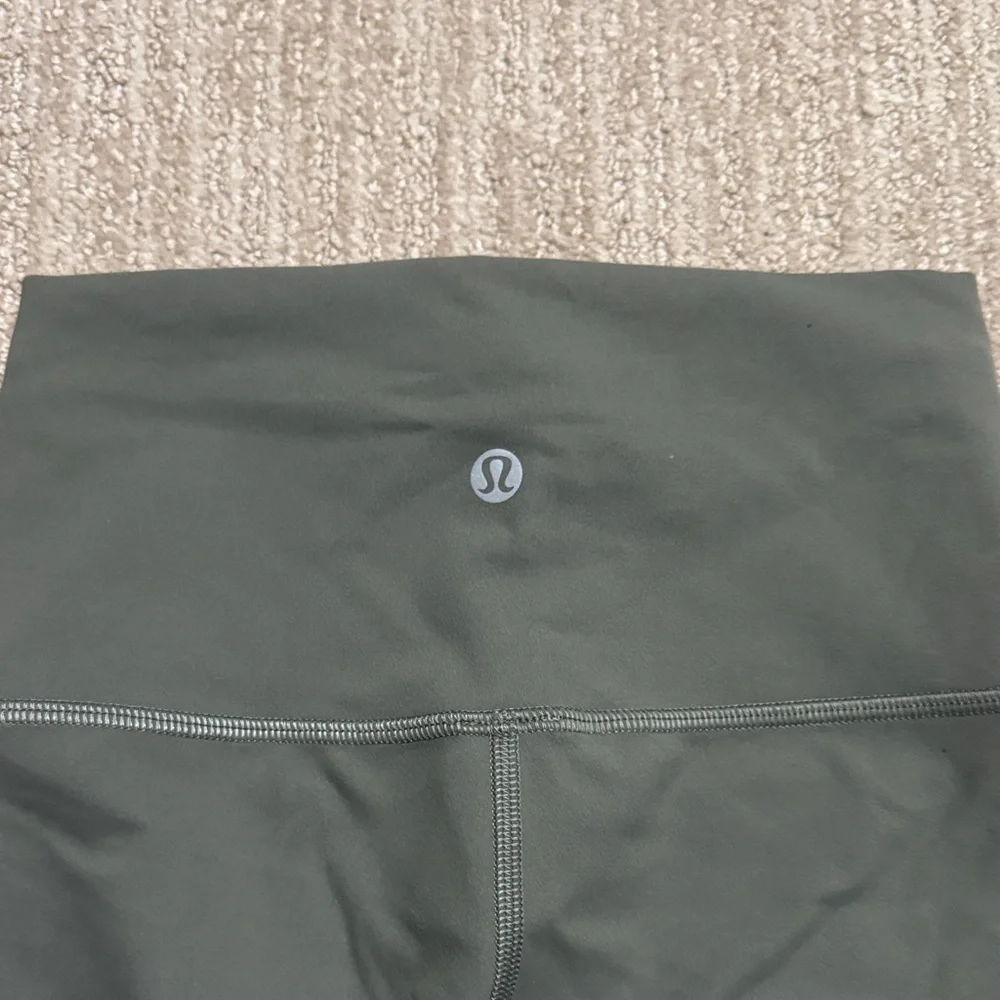 Lululemon Woman's Size 2 Army Green Blissful Bend Super High Rise Shorts